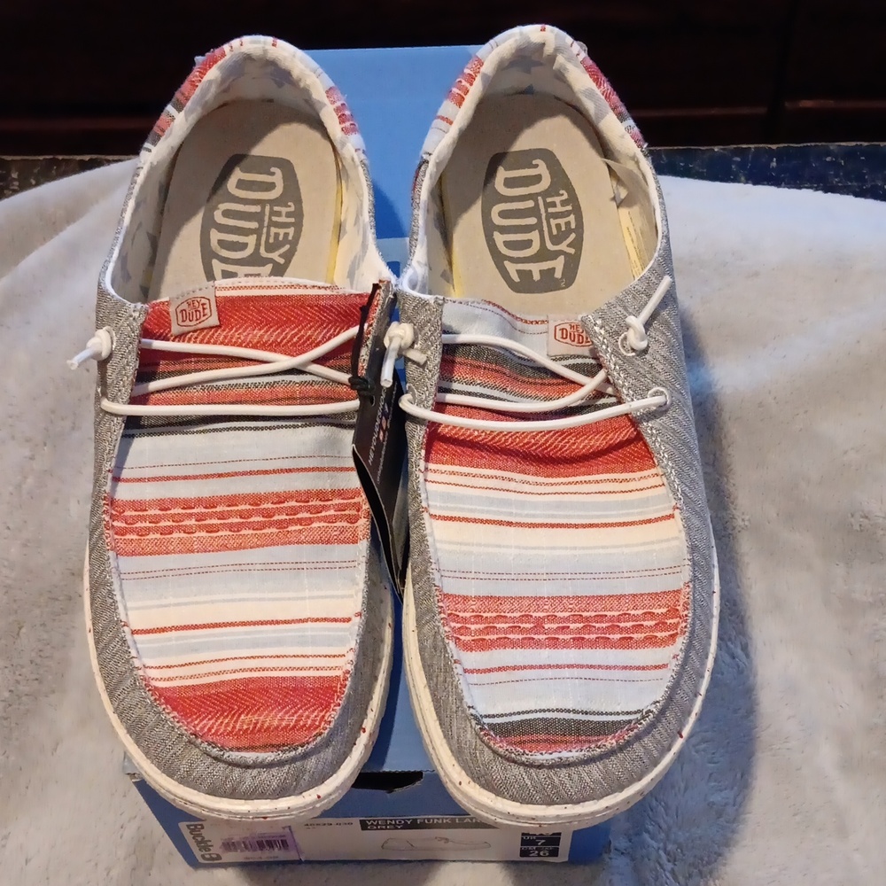 Womens hey dude shoes size 9 brand new with box